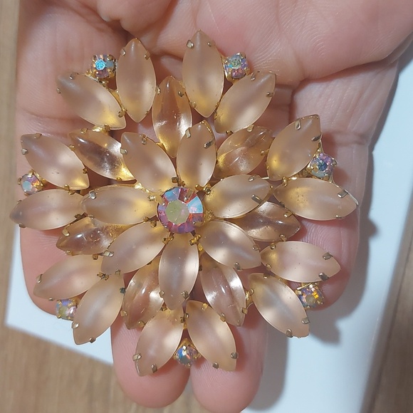 Juliana D&E Vintage Estate Brooch Gold Tone Peach Frosted Navette AB Stones - Picture 2 of 7